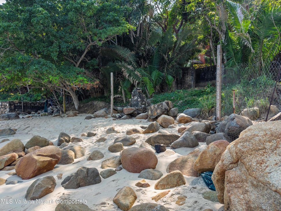 20251203231200785235000000 o