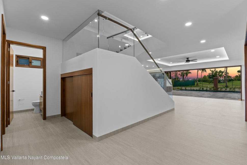 20251027225005891579000000 o