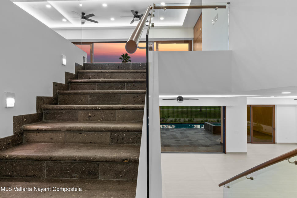 20251027230518440629000000 o