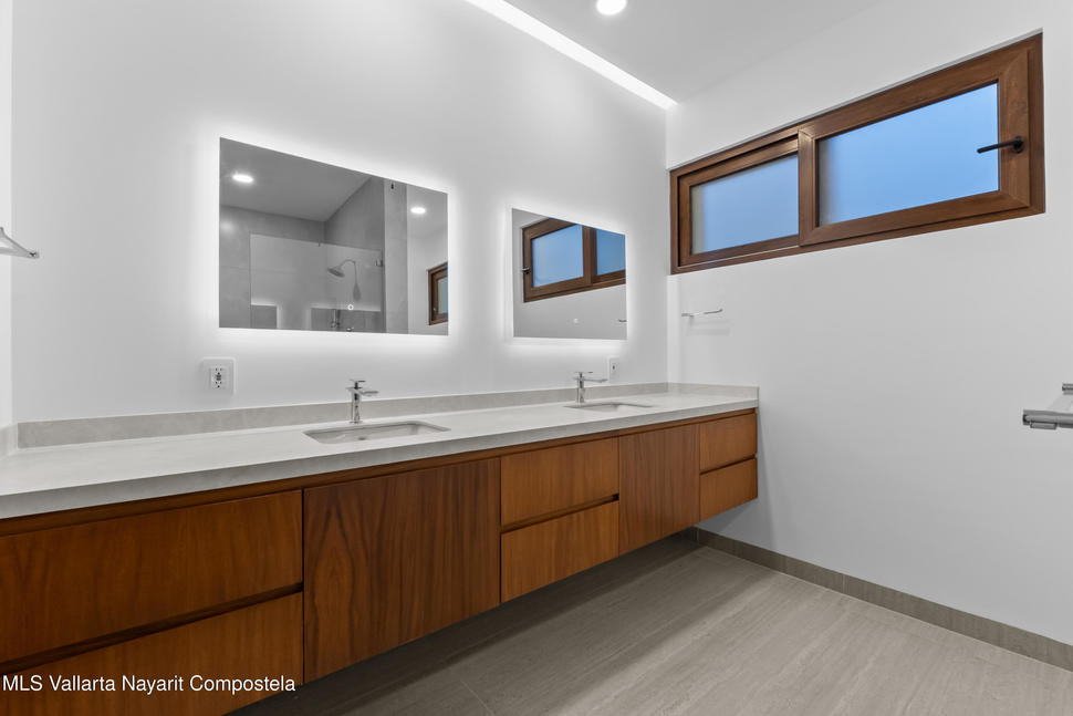 20251027230924284195000000 o