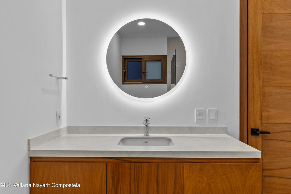 20251028043927136494000000 o