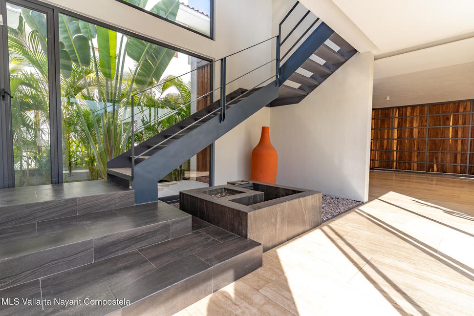 20251106193730374635000000 o