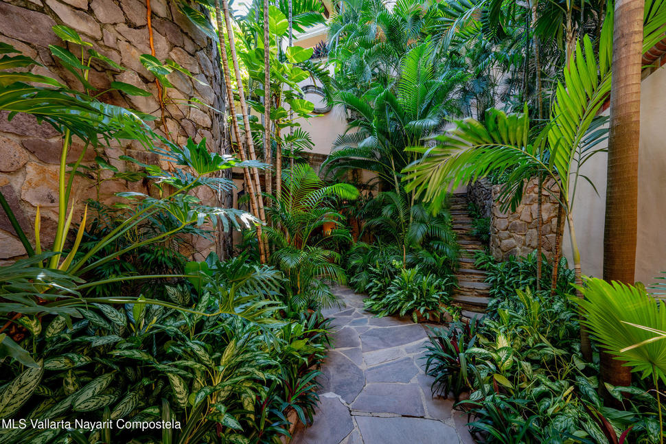 20250806213221222305000000 o