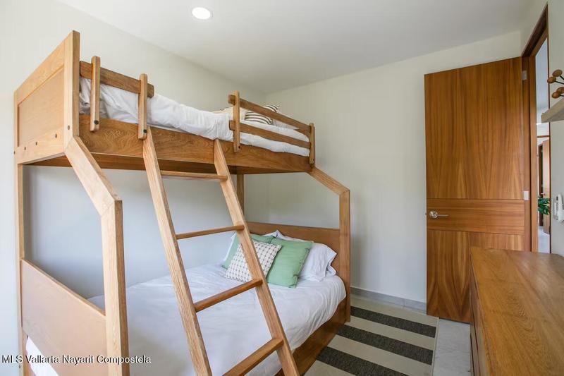 20251211171211590247000000 o