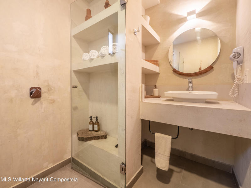 20250616215959465684000000 o