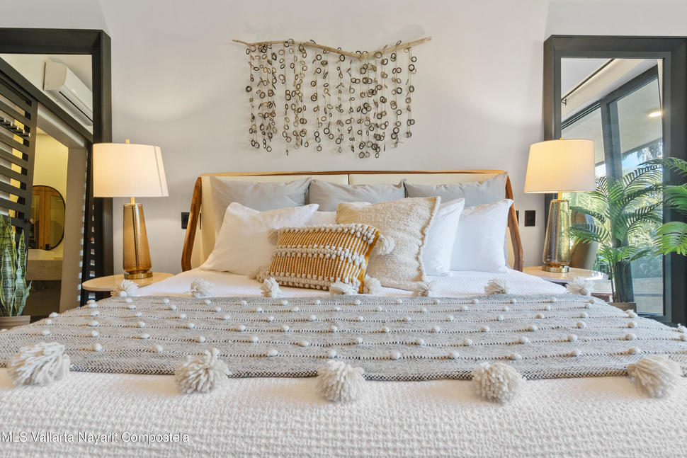 20251208181342645590000000 o