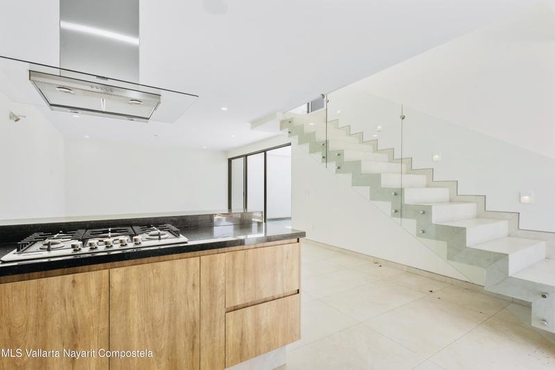 20251222200639100758000000 o