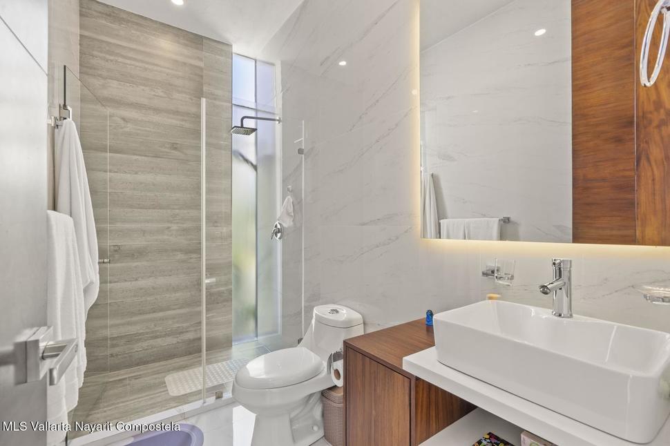 20251016220611795443000000 o