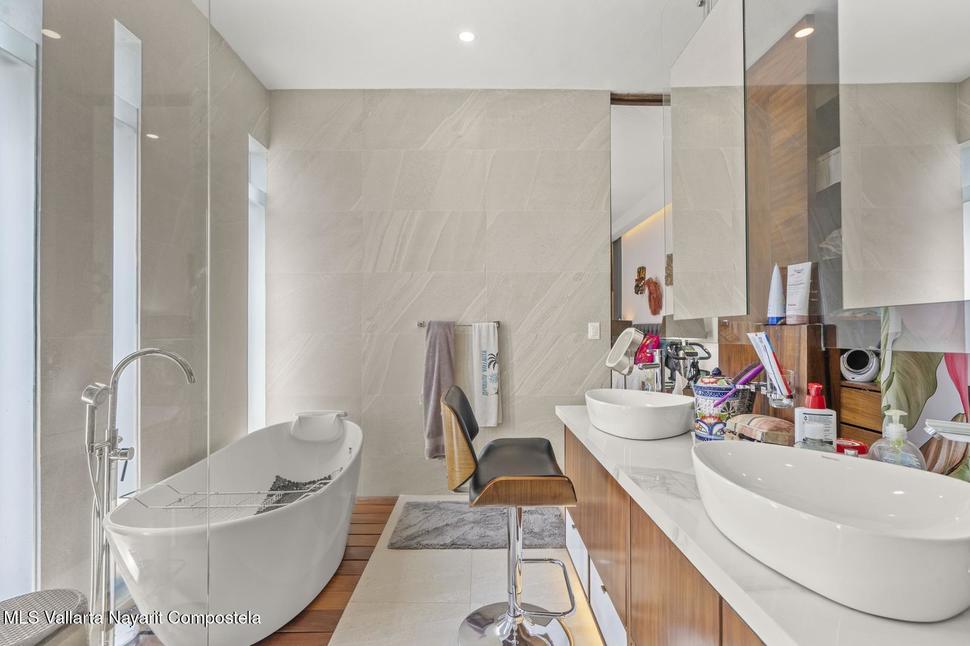 20251016220615469594000000 o