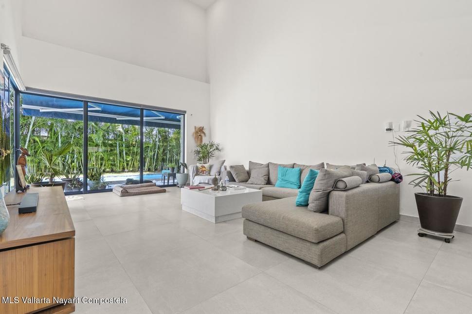 20251016220624345334000000 o