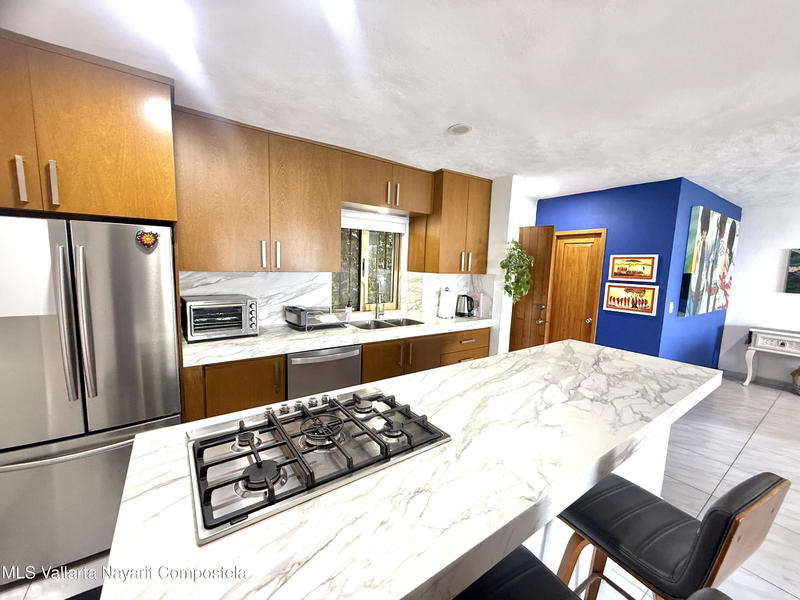 20251204182136644265000000 o