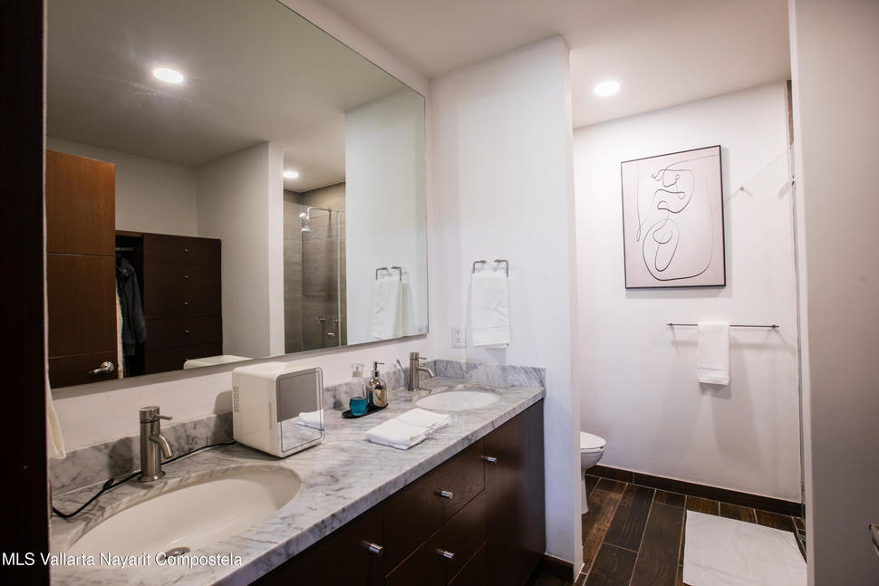 20251021221029596477000000 o