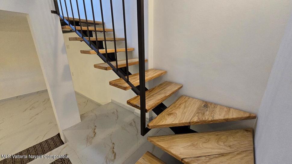 20251211223019099067000000 o