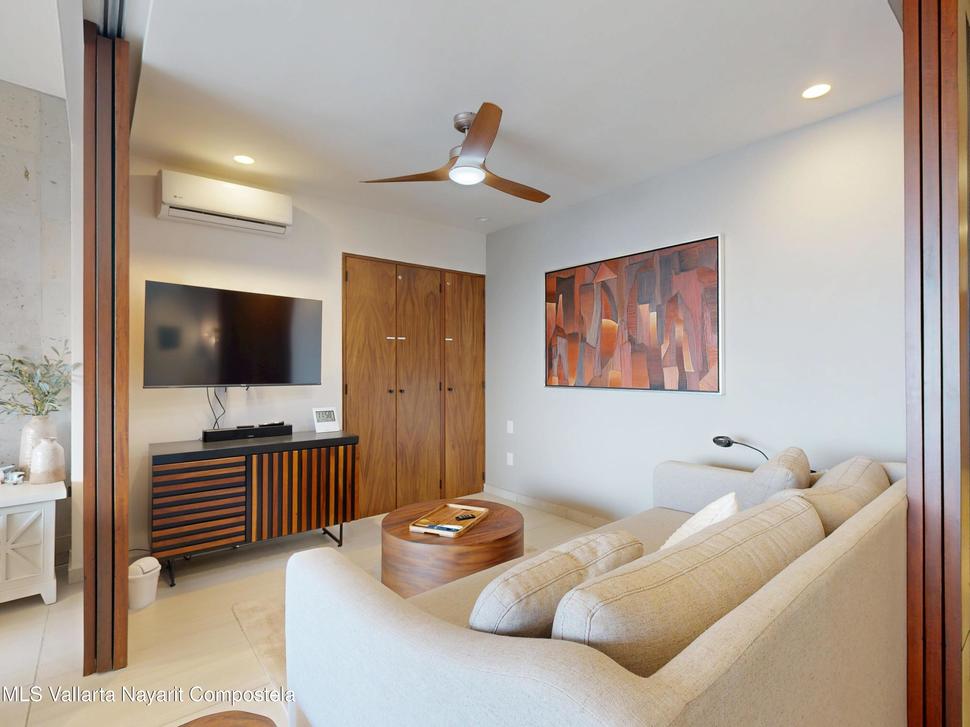 20251222230241415749000000 o