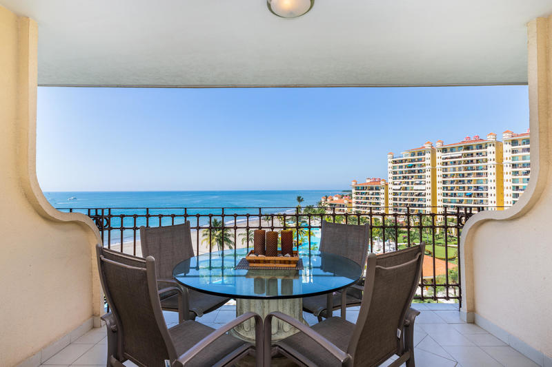 Condo Mike E 702
