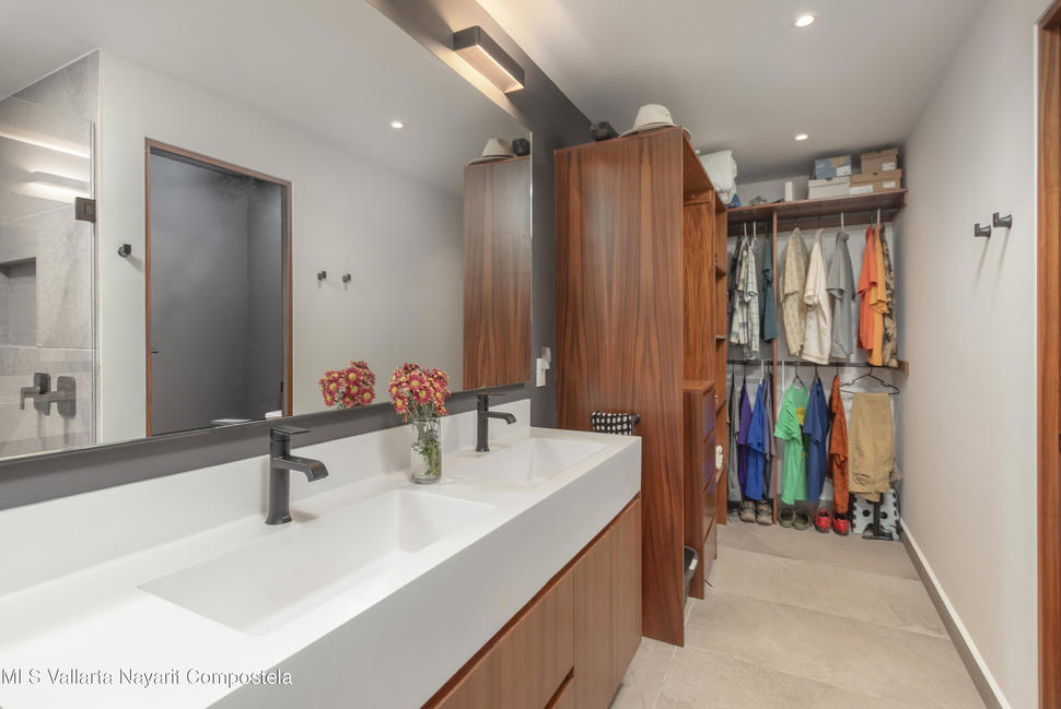 20251217221041141853000000 o