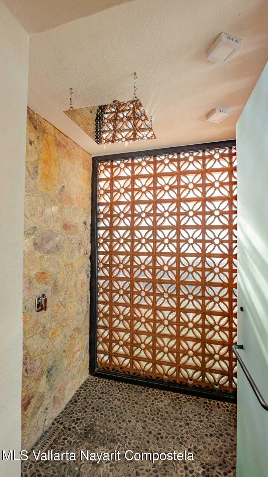 20251202042831637716000000 o