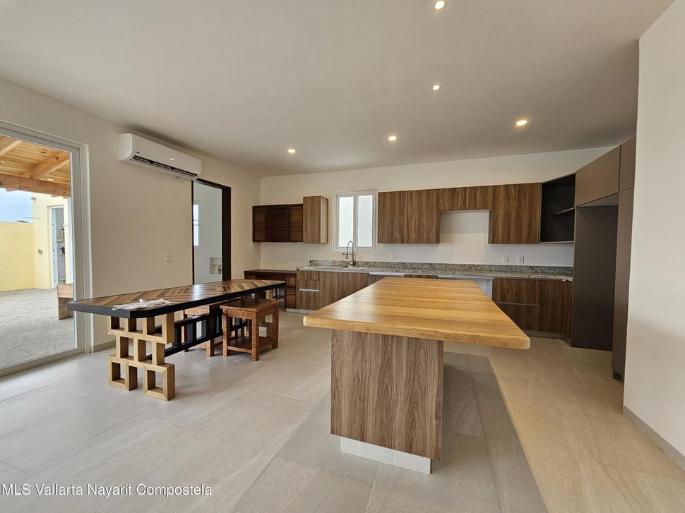 20251209192843902400000000 o