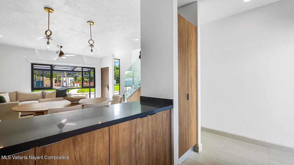 20251111203744180144000000 o