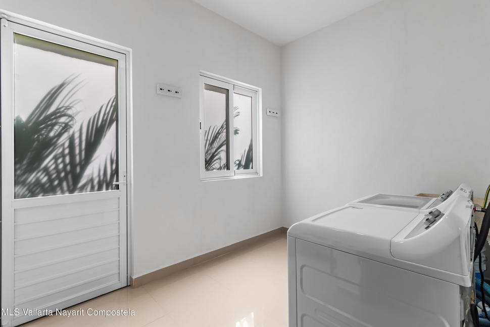 20251028201955979709000000 o