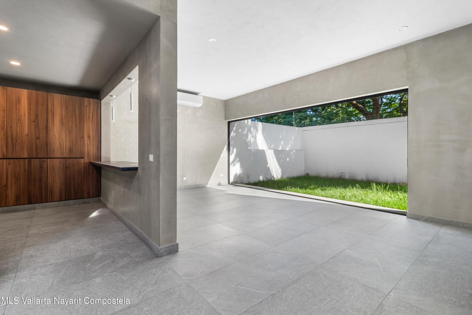 20251022223619894507000000 o