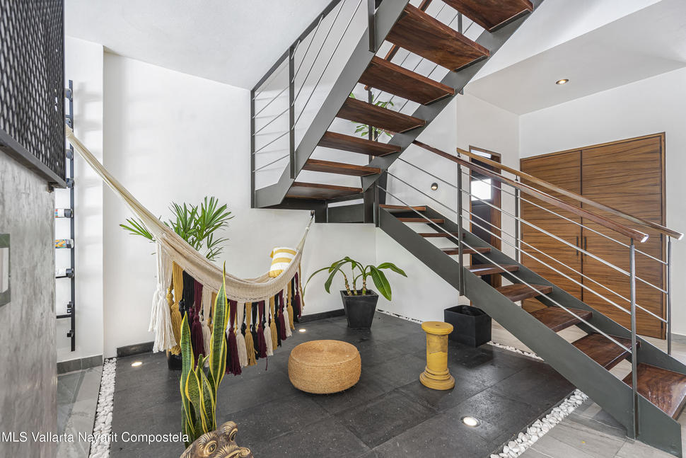 20251030214011475773000000 o