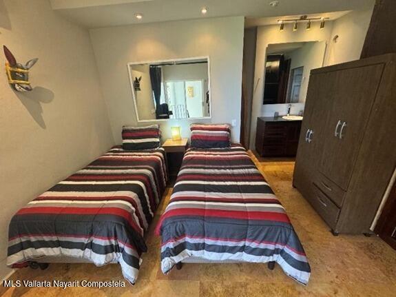 20251208232140168977000000 o