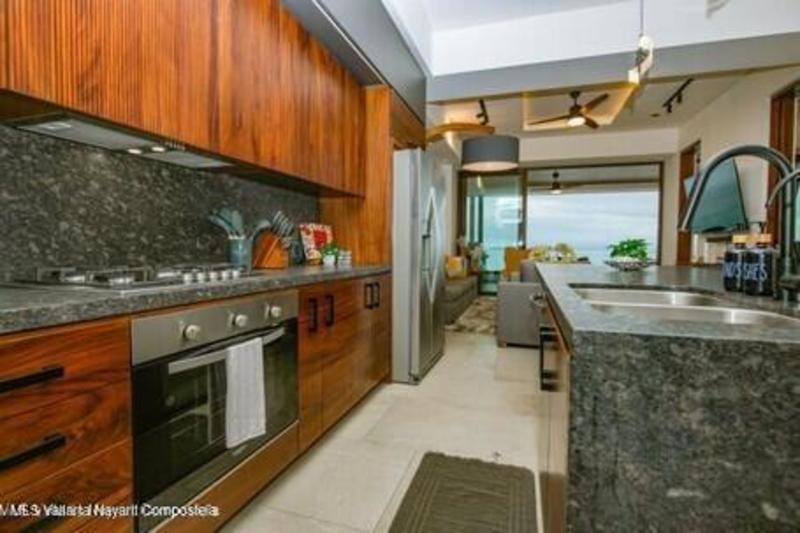 20251013181021164777000000 o