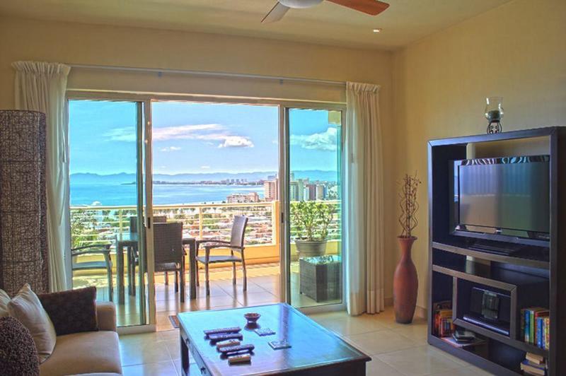Los Altos Condominios B4