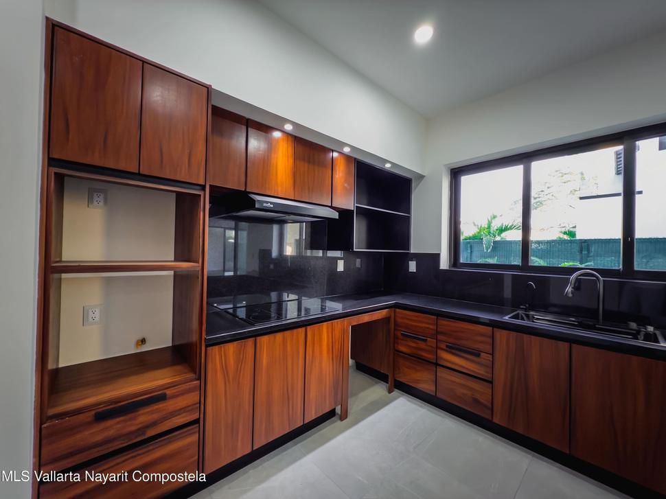 20251216214257221517000000 o