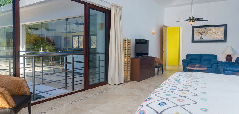 Casa mismaloya master bed1 10