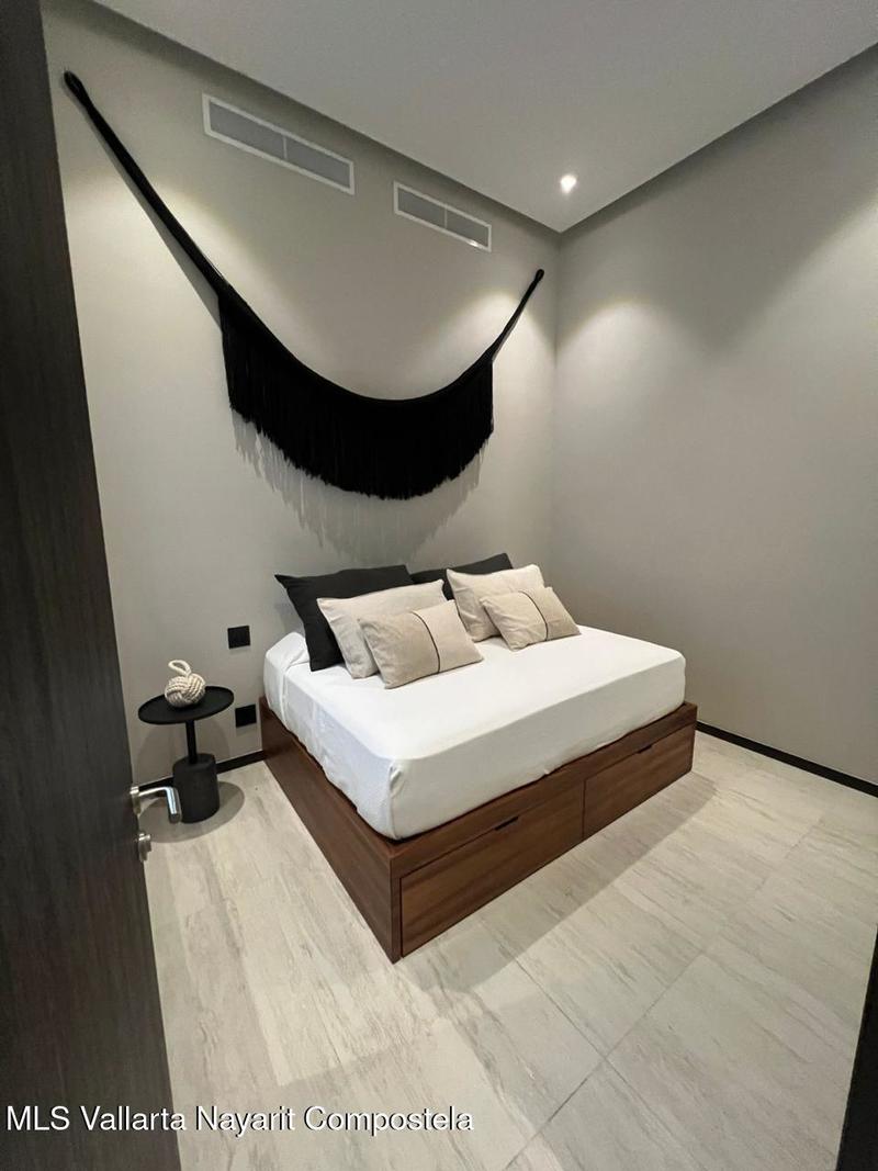 20251020233326236728000000 o