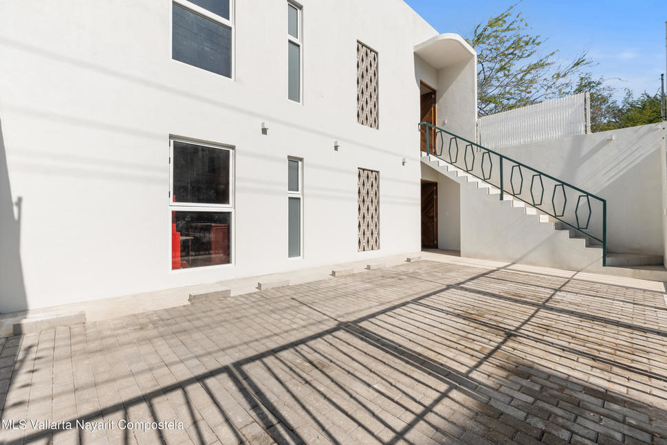 20251217202519190895000000 o