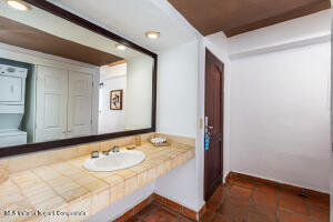 20251004175531427947000000 o