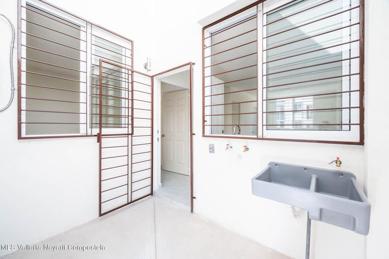 20250821030548838257000000 o