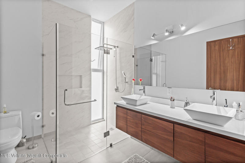 20251028204708452162000000 o