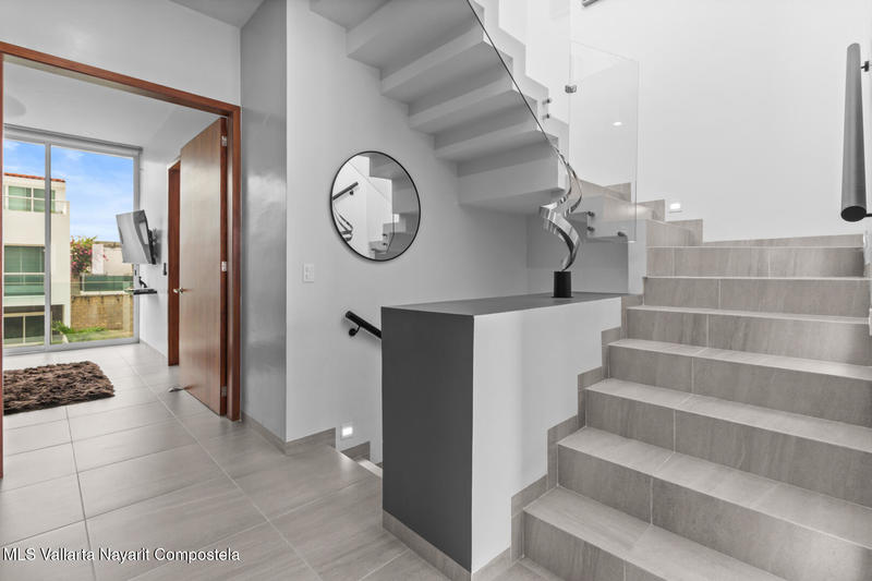 20251028204715218328000000 o