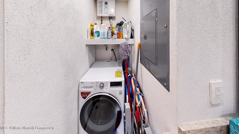 20251010213631009776000000 o