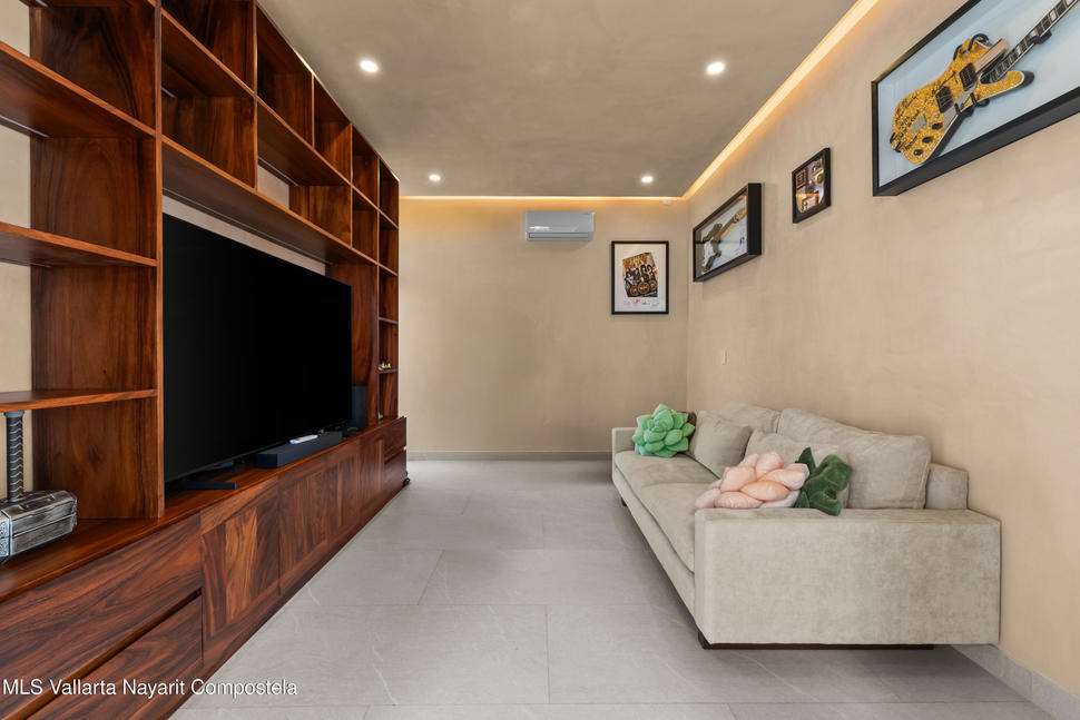 20251002143158866747000000 o